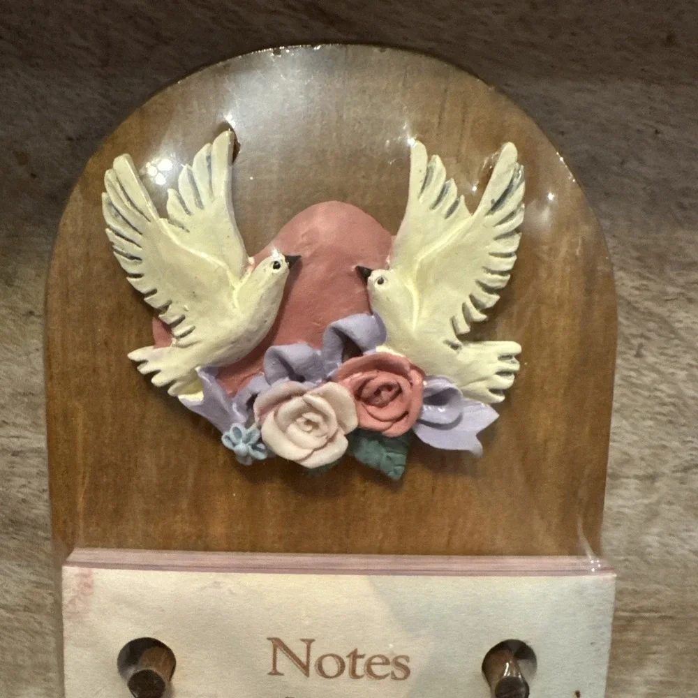 VTG Graphomania Wooden Grannycore Cottage Magnetic Memo Holder NOS